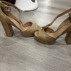 Sun and Stone Brown Straw Paltform